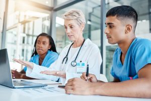 Read more about the article Mastering Medical English: #1 Pathway to Global Healthcare Success